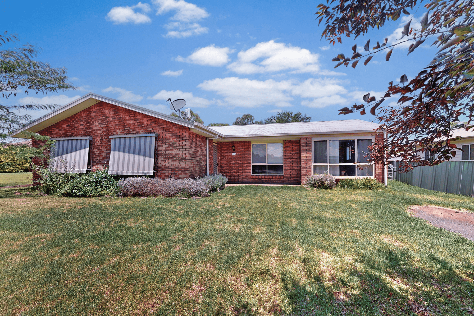 37 BLAXLAND STREET, MERRIWA, NSW 2329