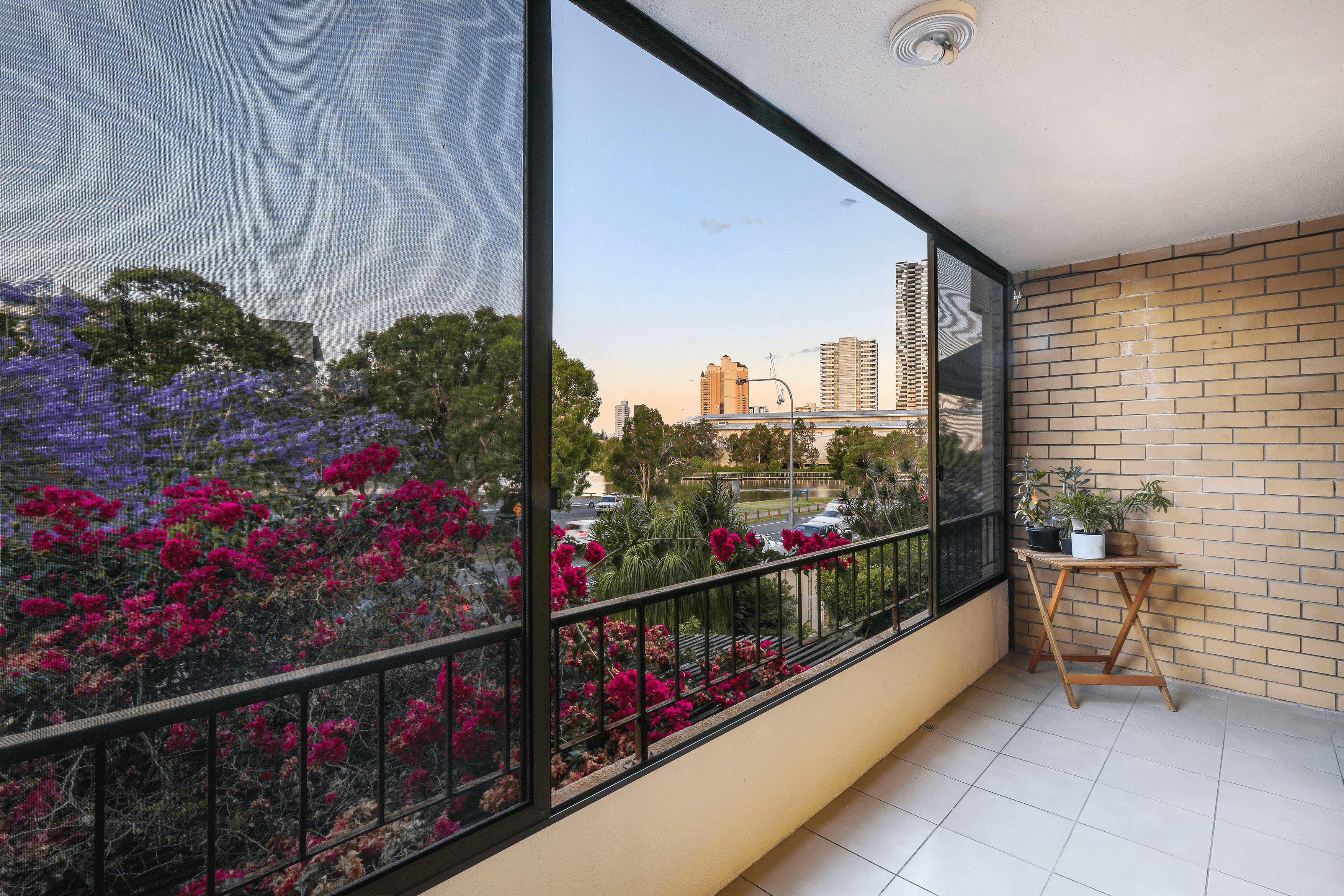 17/2 T E Peters Drive, BROADBEACH WATERS, QLD 4218