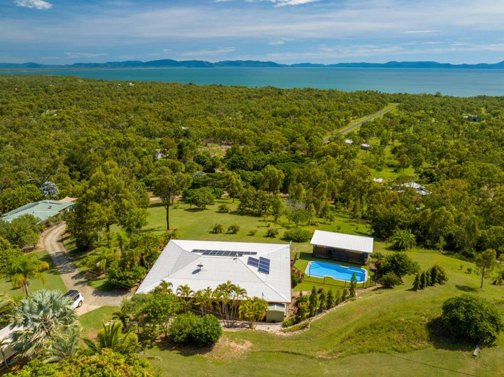 11 O'FLYNN CRESCENT, MIDGE POINT, QLD 4799