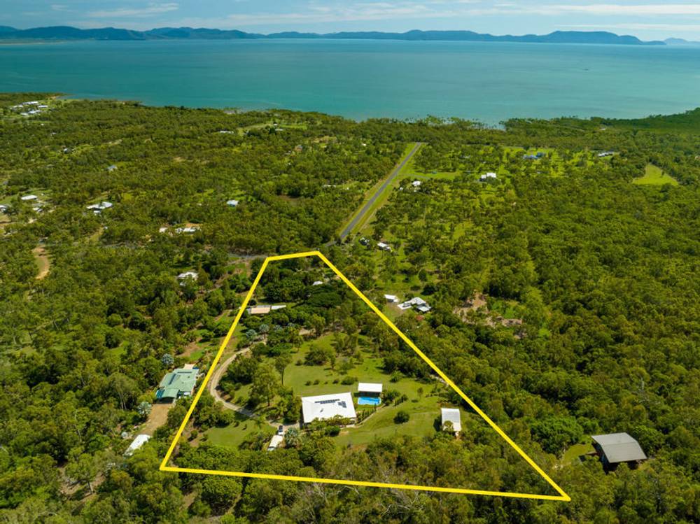 11 O'FLYNN CRESCENT, MIDGE POINT, QLD 4799