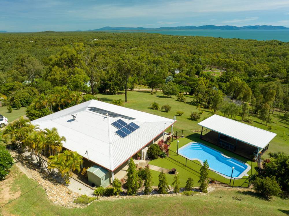 11 O'FLYNN CRESCENT, MIDGE POINT, QLD 4799