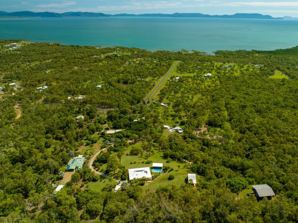 11 O'FLYNN CRESCENT, MIDGE POINT, QLD 4799