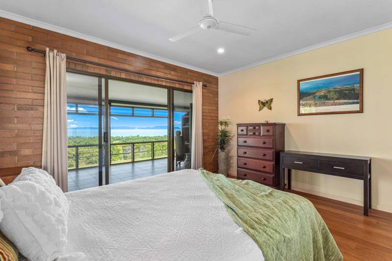 11 O'FLYNN CRESCENT, MIDGE POINT, QLD 4799