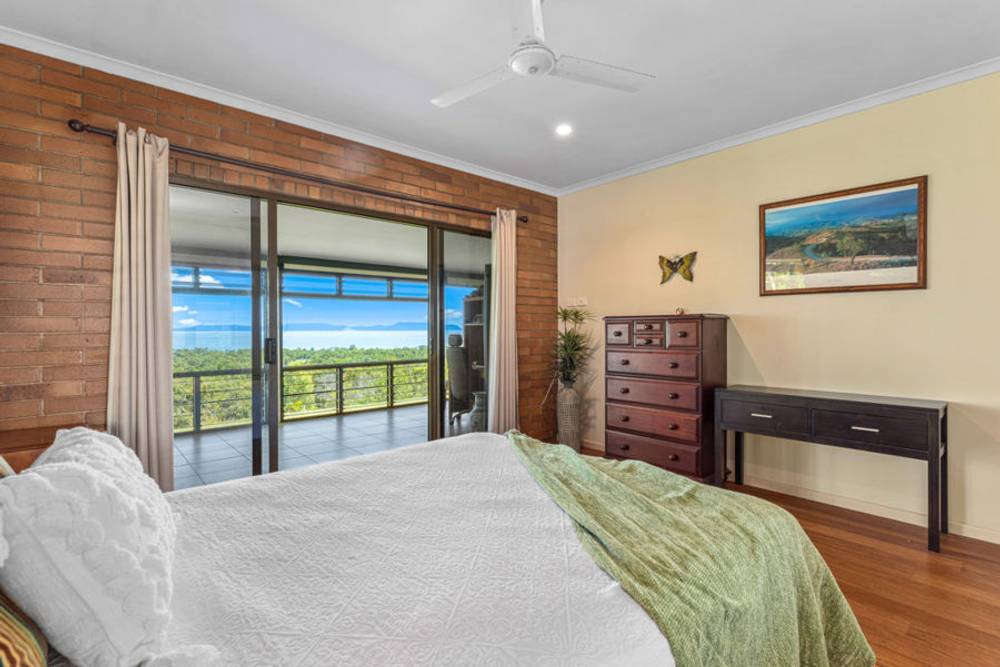 11 O'FLYNN CRESCENT, MIDGE POINT, QLD 4799