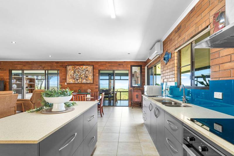 11 O'FLYNN CRESCENT, MIDGE POINT, QLD 4799