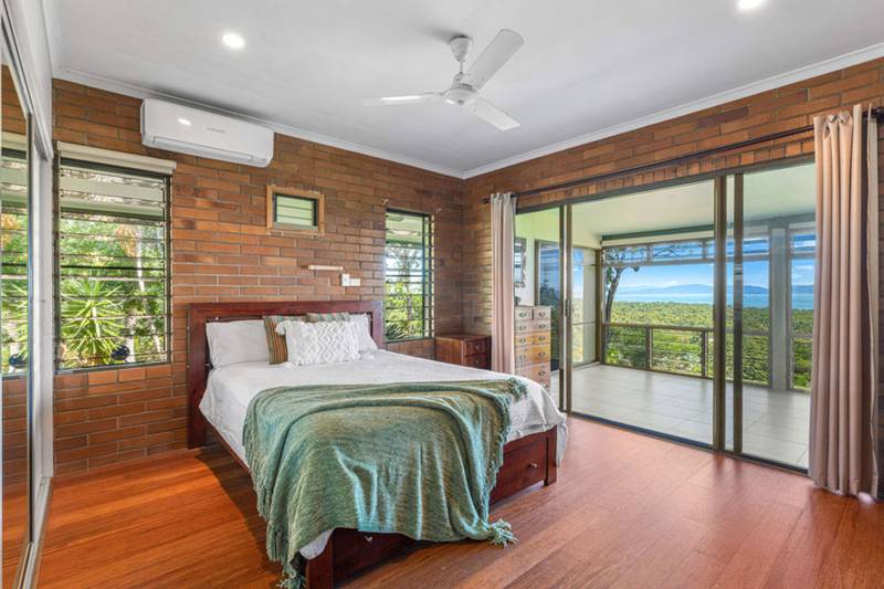 11 O'FLYNN CRESCENT, MIDGE POINT, QLD 4799