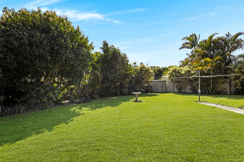 19 Dabchick Drive, Burleigh Waters, QLD 4220