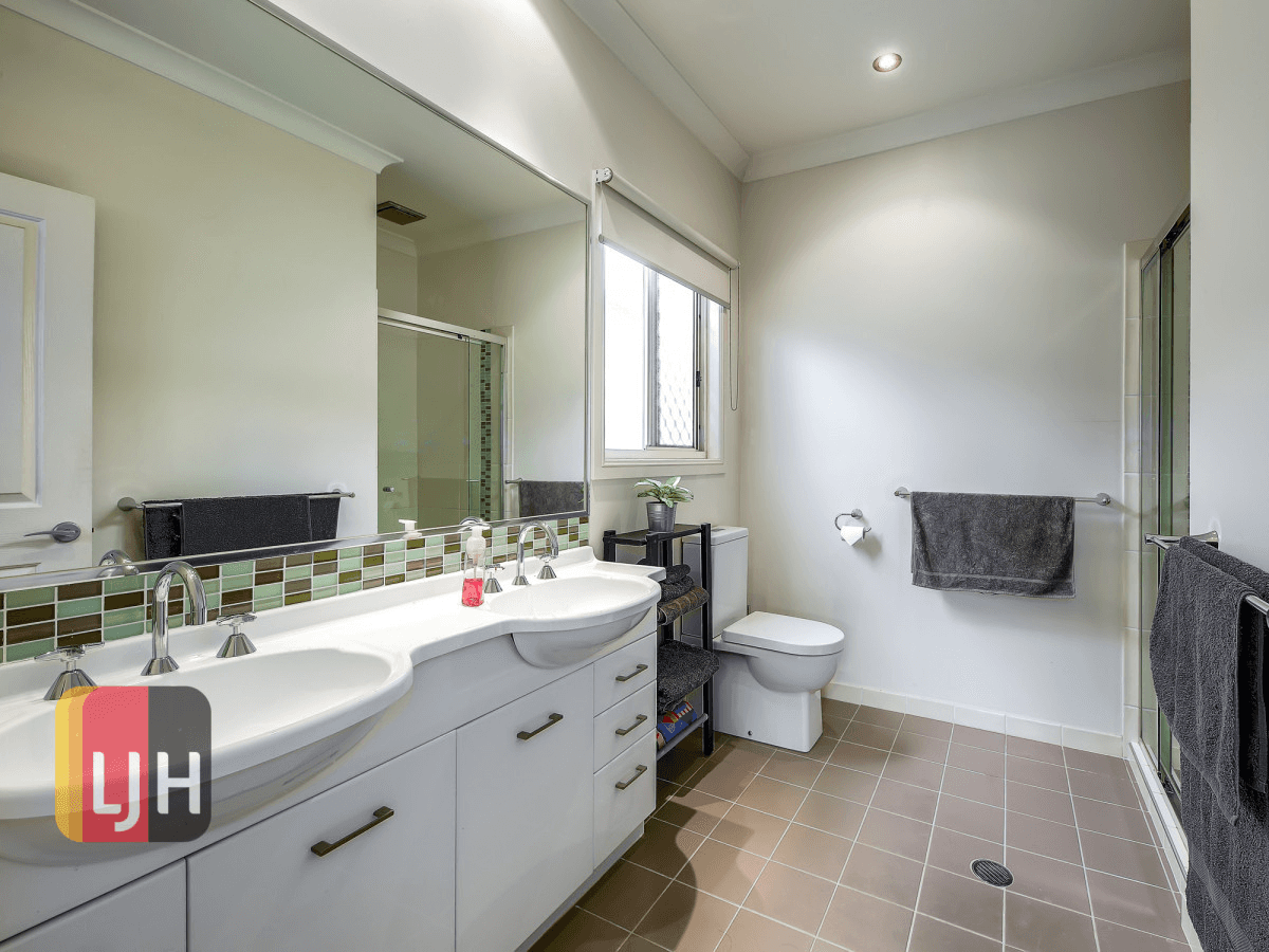 12 Eleventh Avenue, KEDRON, QLD 4031