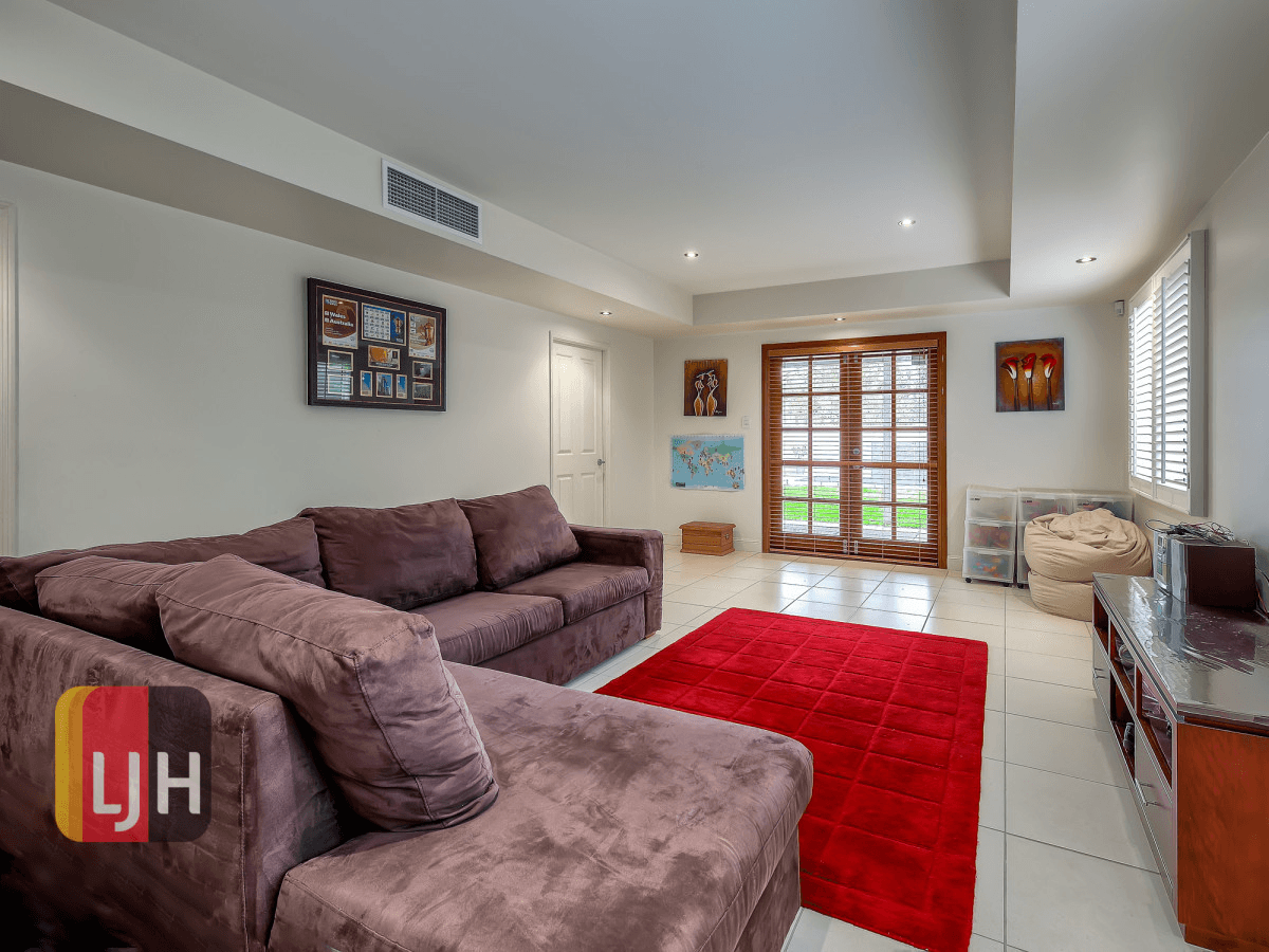 12 Eleventh Avenue, KEDRON, QLD 4031