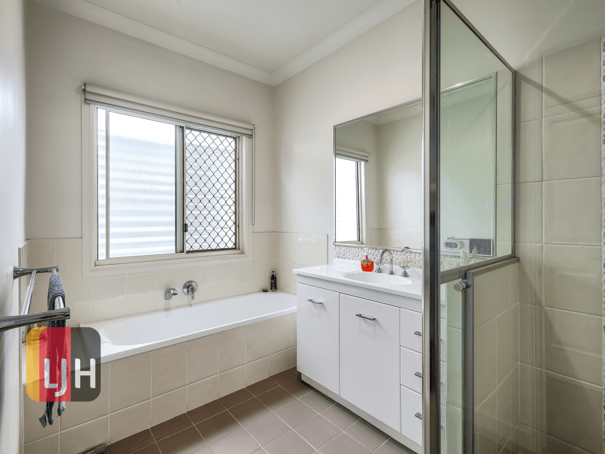 12 Eleventh Avenue, KEDRON, QLD 4031