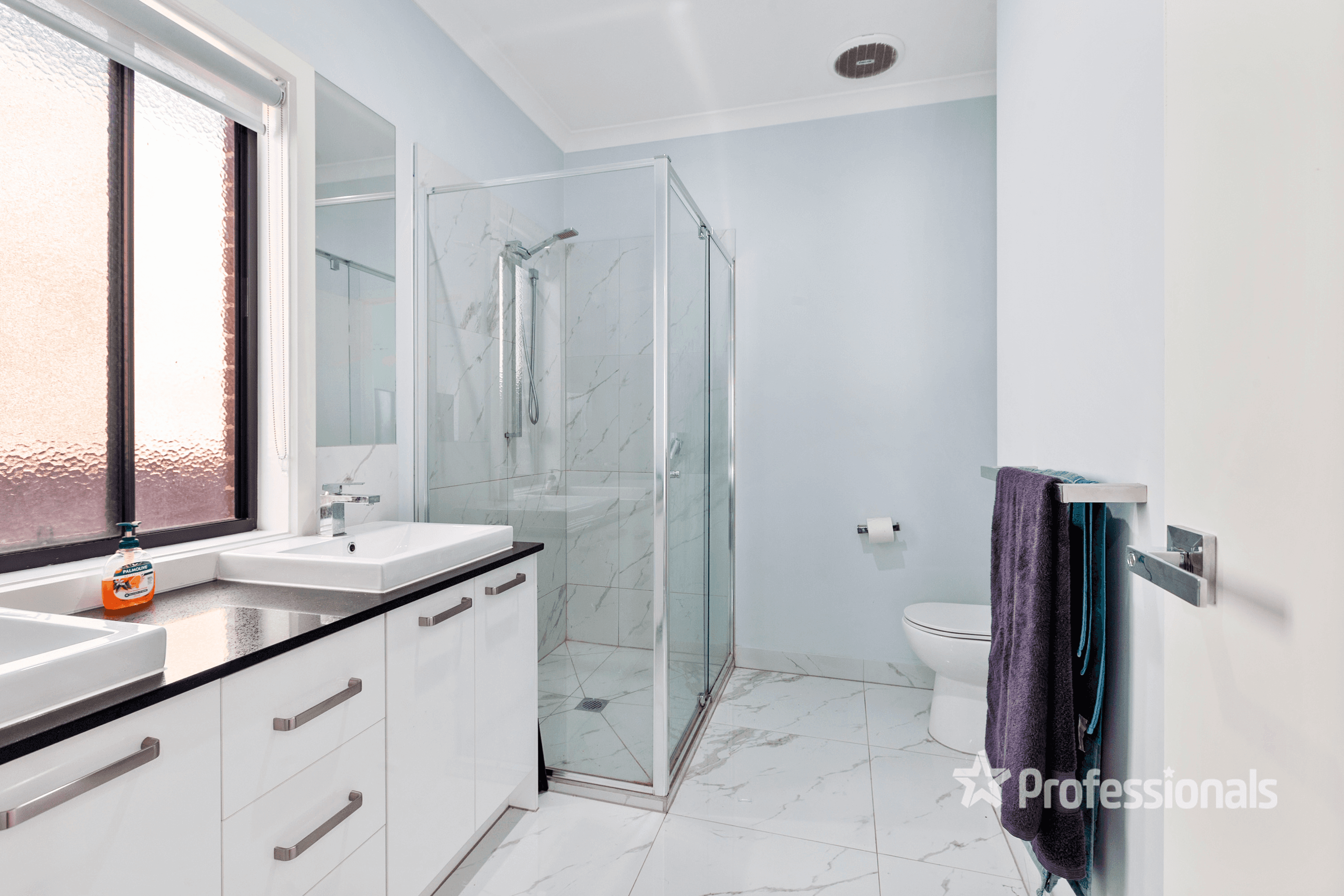 18 Rhubarb Road, MANOR LAKES, VIC 3024