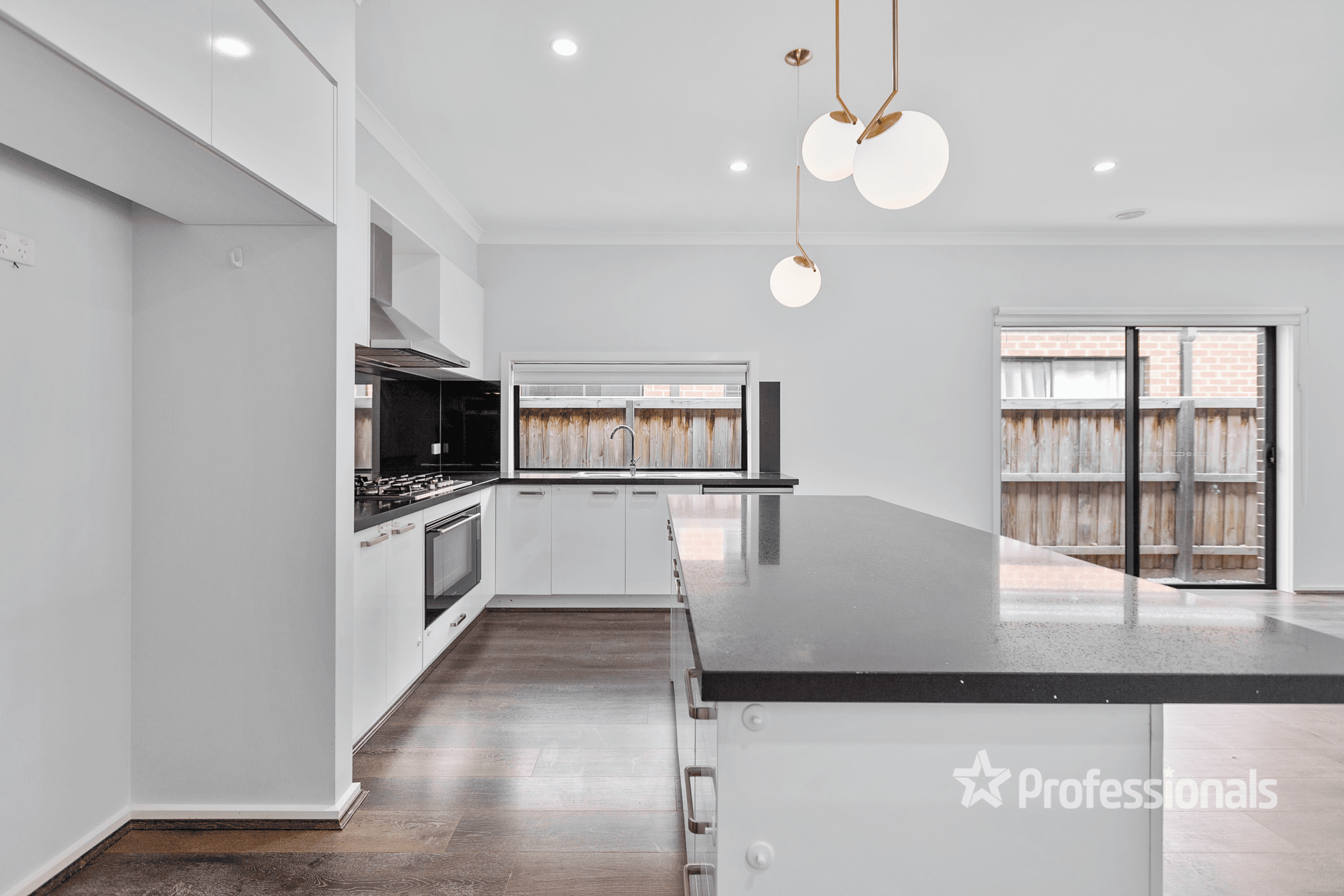 18 Rhubarb Road, MANOR LAKES, VIC 3024