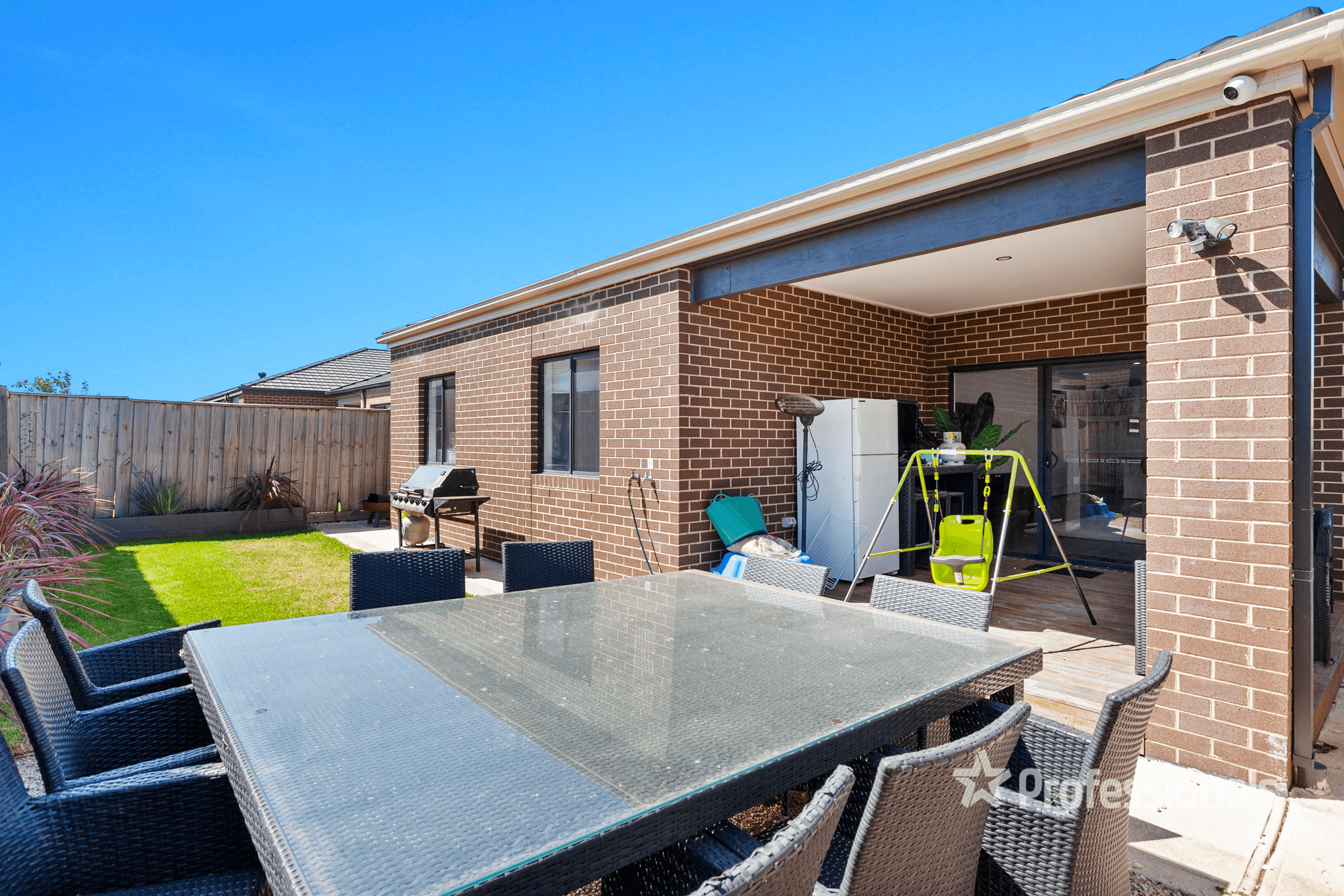 18 Rhubarb Road, MANOR LAKES, VIC 3024