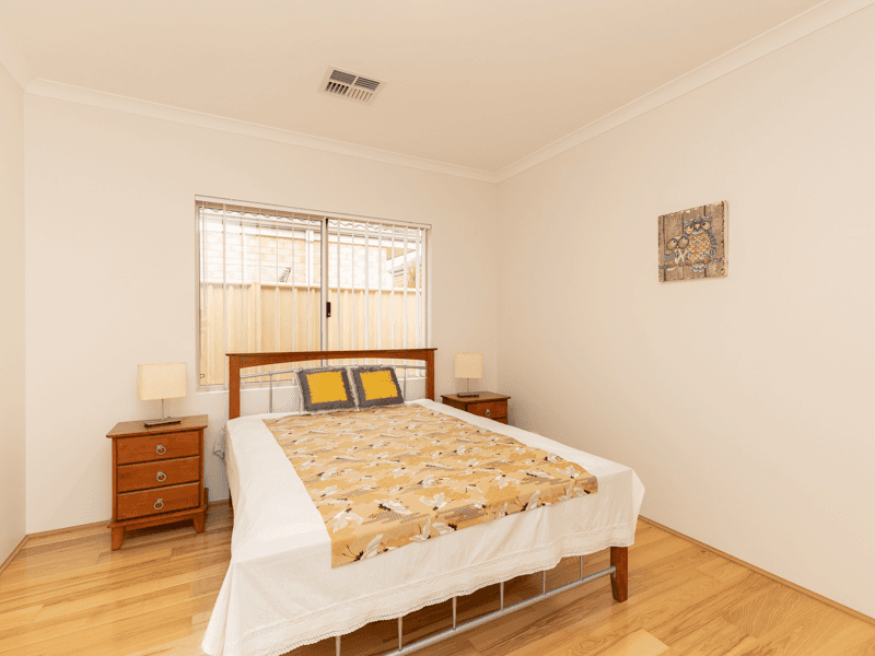 24 Finsbury Drive, THORNLIE, WA 6108