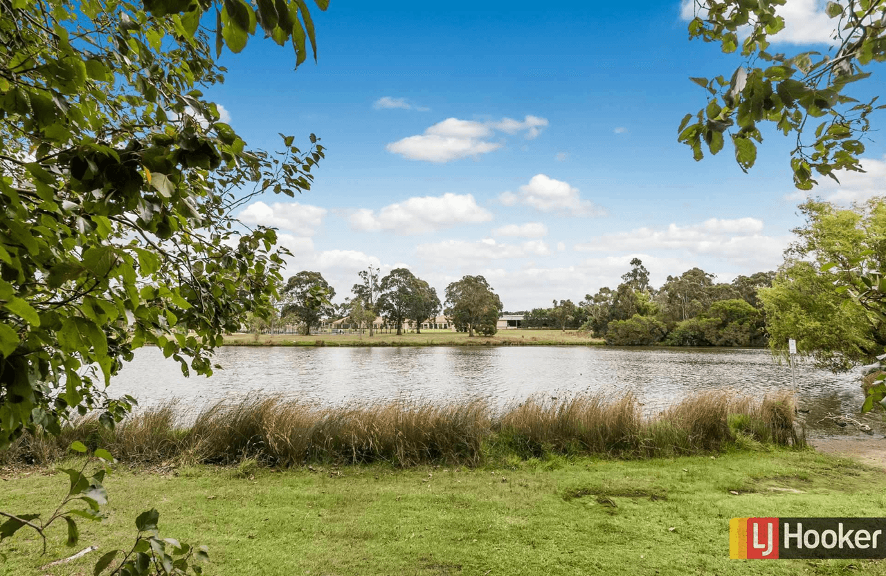 21 Lakeside Drive, HIDDEN VALLEY, VIC 3756