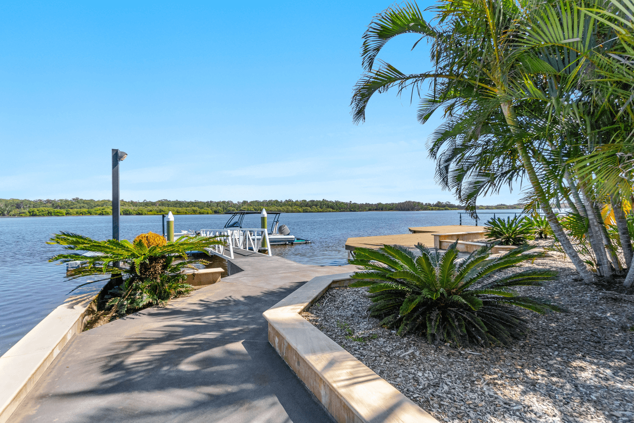 40 Palm Terrace, YAMBA, NSW 2464