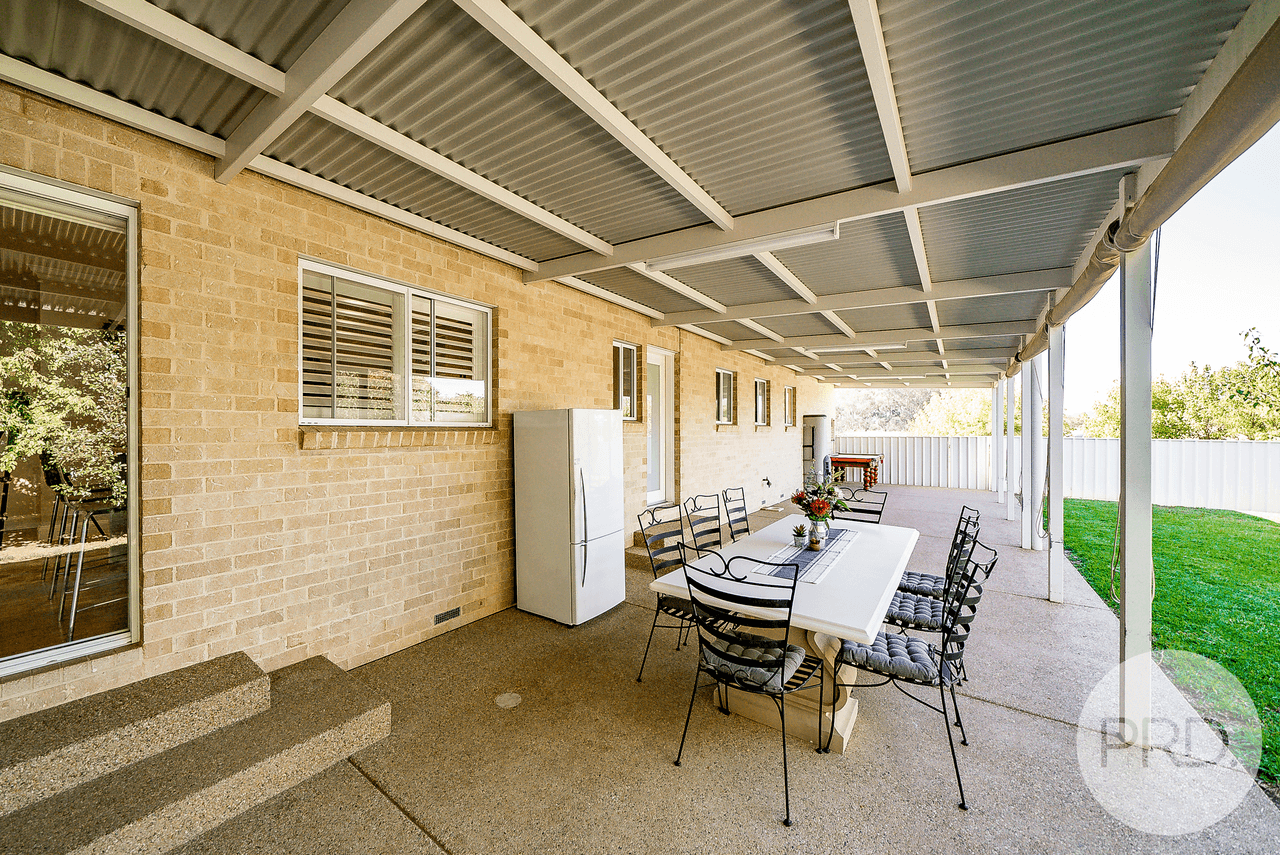 10 Bell Gum Place, LAKE ALBERT, NSW 2650