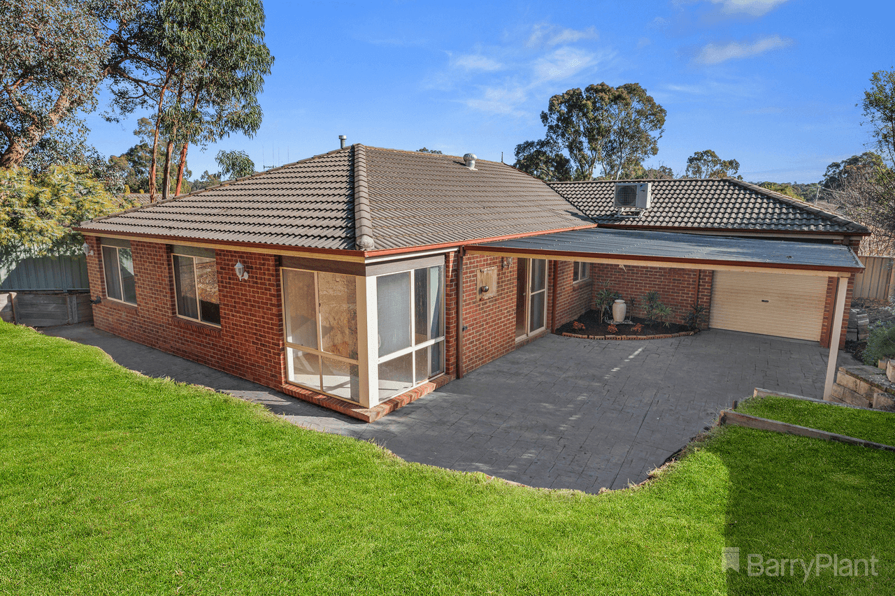 4 Sunset Boulevard, Spring Gully, VIC 3550