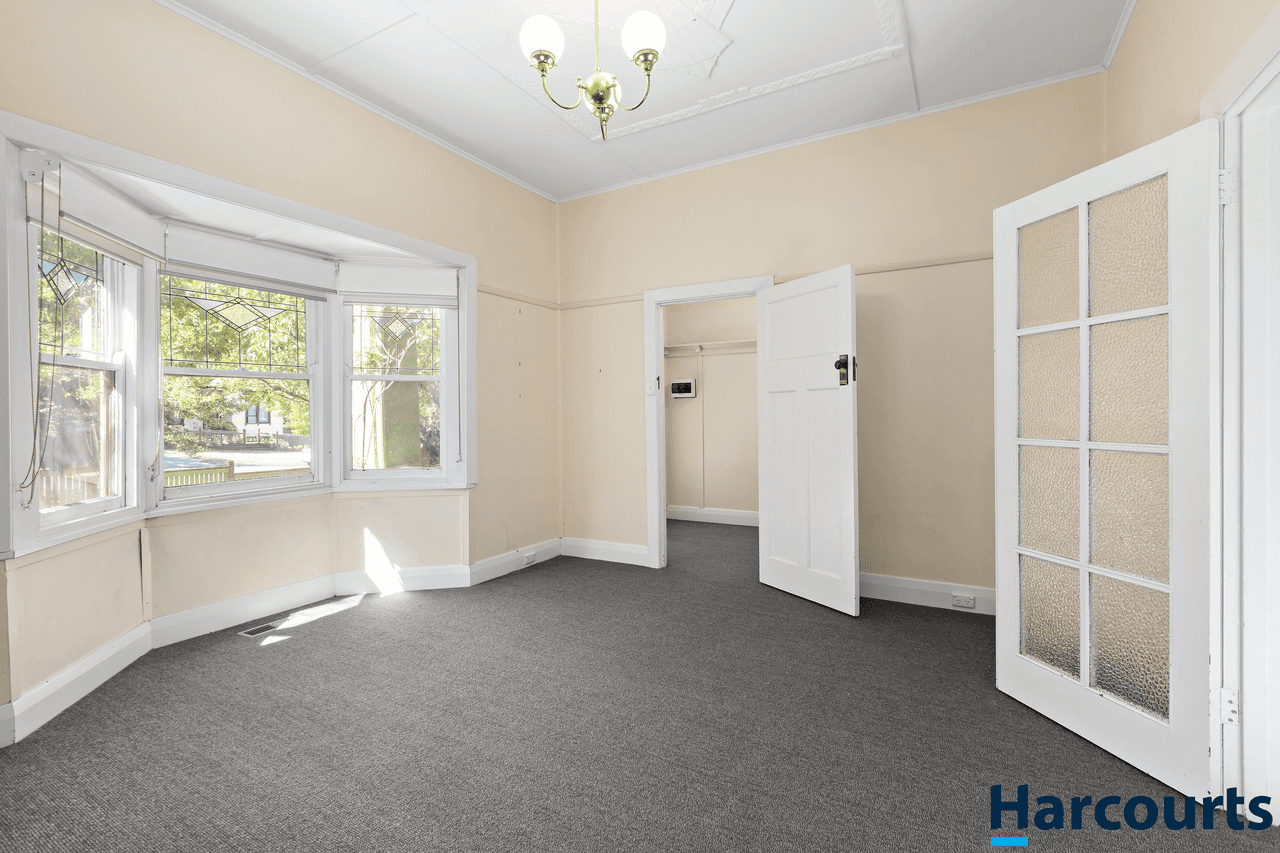 206 Chisholm Street, SOLDIERS HILL, VIC 3350