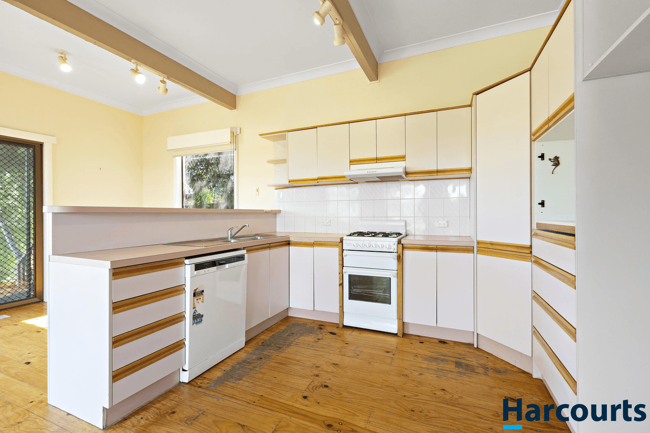 206 Chisholm Street, SOLDIERS HILL, VIC 3350