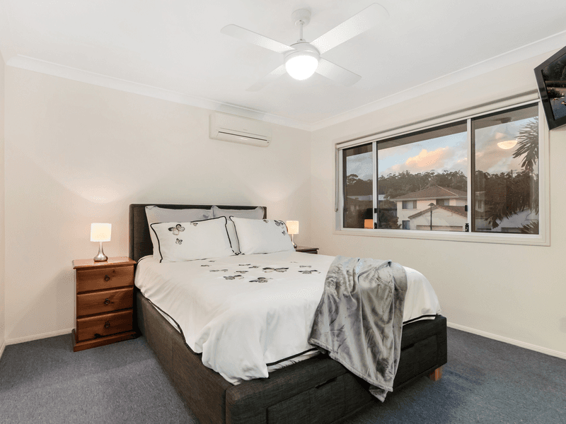 25 Clear River Bvd, ASHMORE, QLD 4214