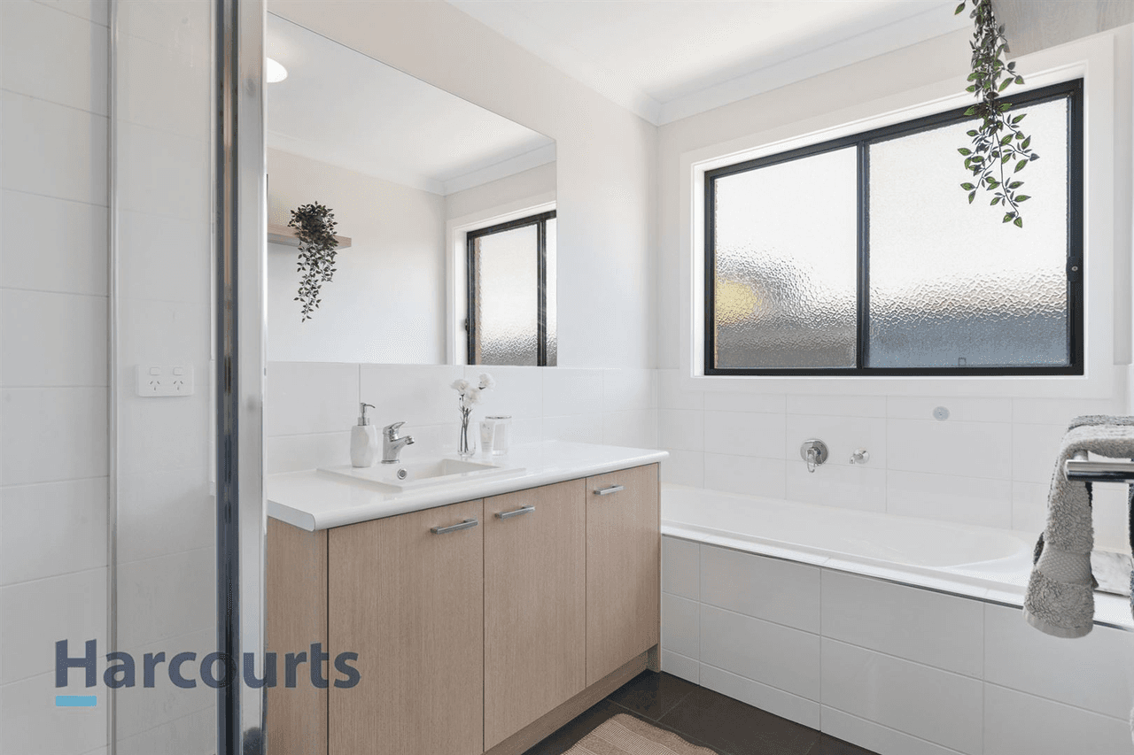 69 Lats Avenue, Carrum Downs, VIC 3201