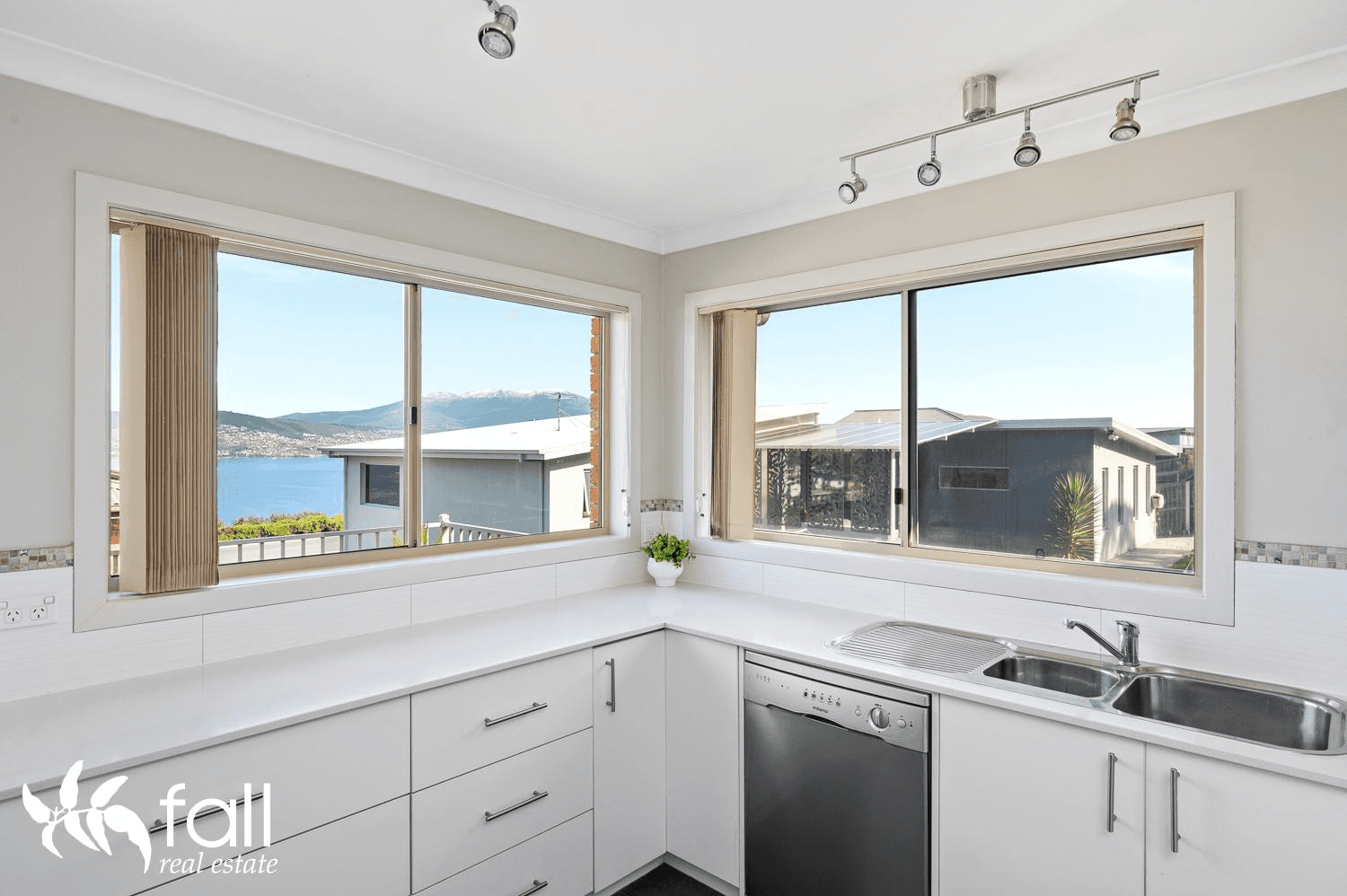 2/618 Oceana Drive, HOWRAH, TAS 7018