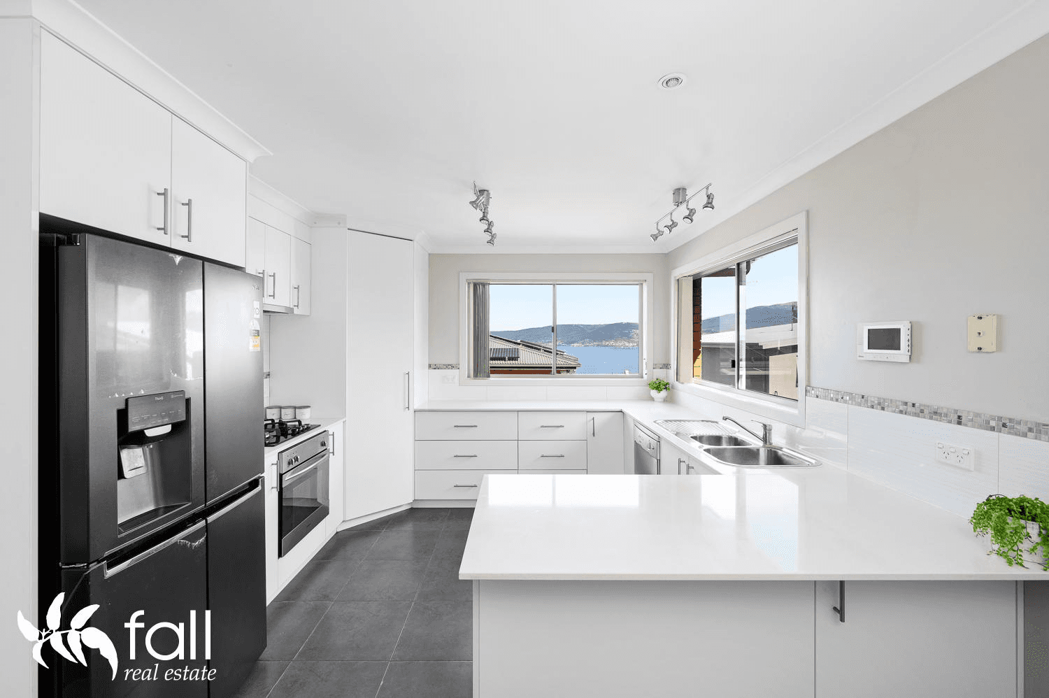 2/618 Oceana Drive, HOWRAH, TAS 7018