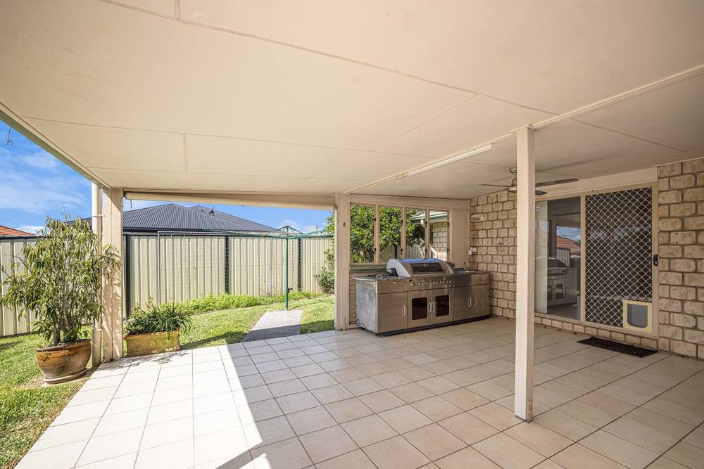 15 Monavale Court, Sandstone Point, QLD 4511