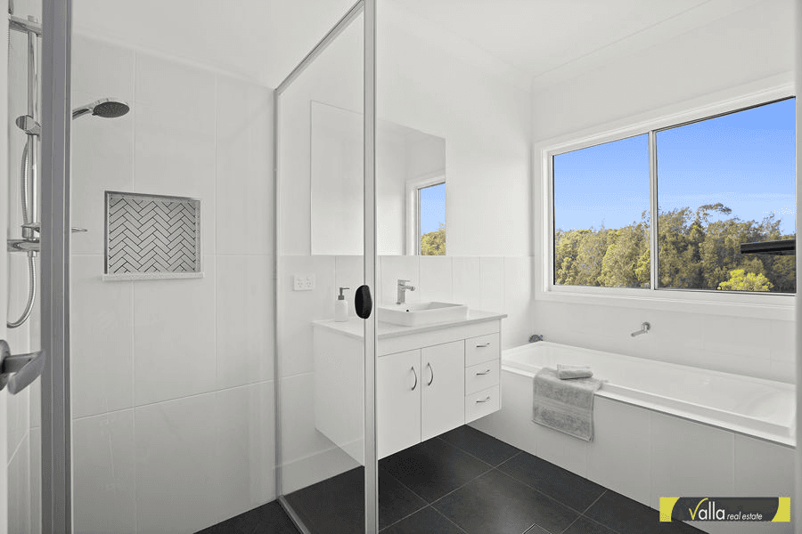 86 LAKEVIEW CLOSE, NORTH MACKSVILLE, NSW 2447