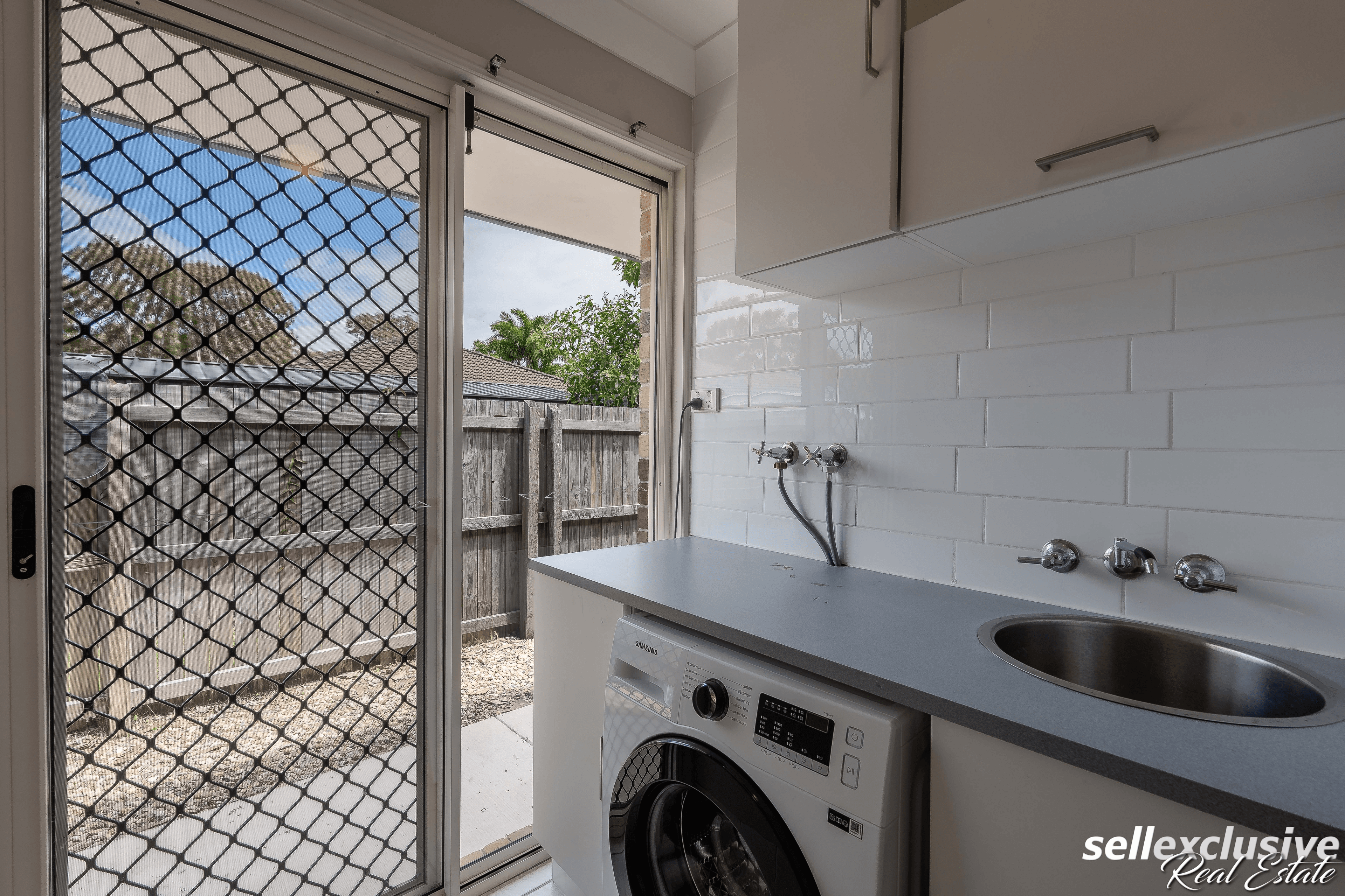 5 Smout Court, Sandstone Point, QLD 4511