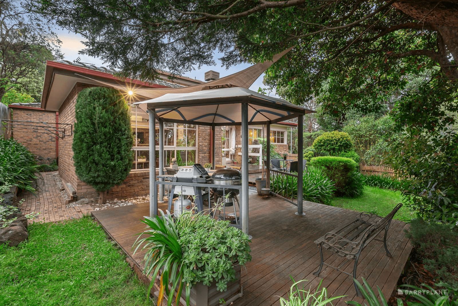 1 Nolan Close, DONCASTER EAST, VIC 3109