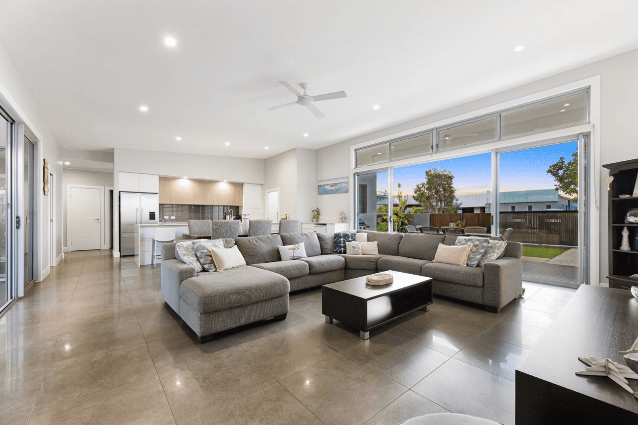 5 The Passage, PELICAN WATERS, QLD 4551