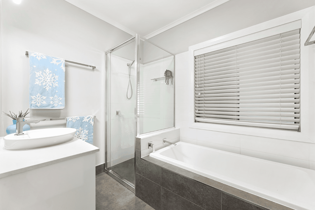 5 The Passage, PELICAN WATERS, QLD 4551