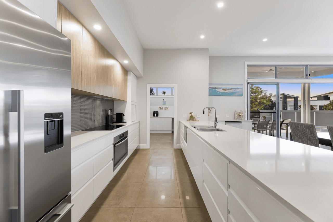 5 The Passage, PELICAN WATERS, QLD 4551