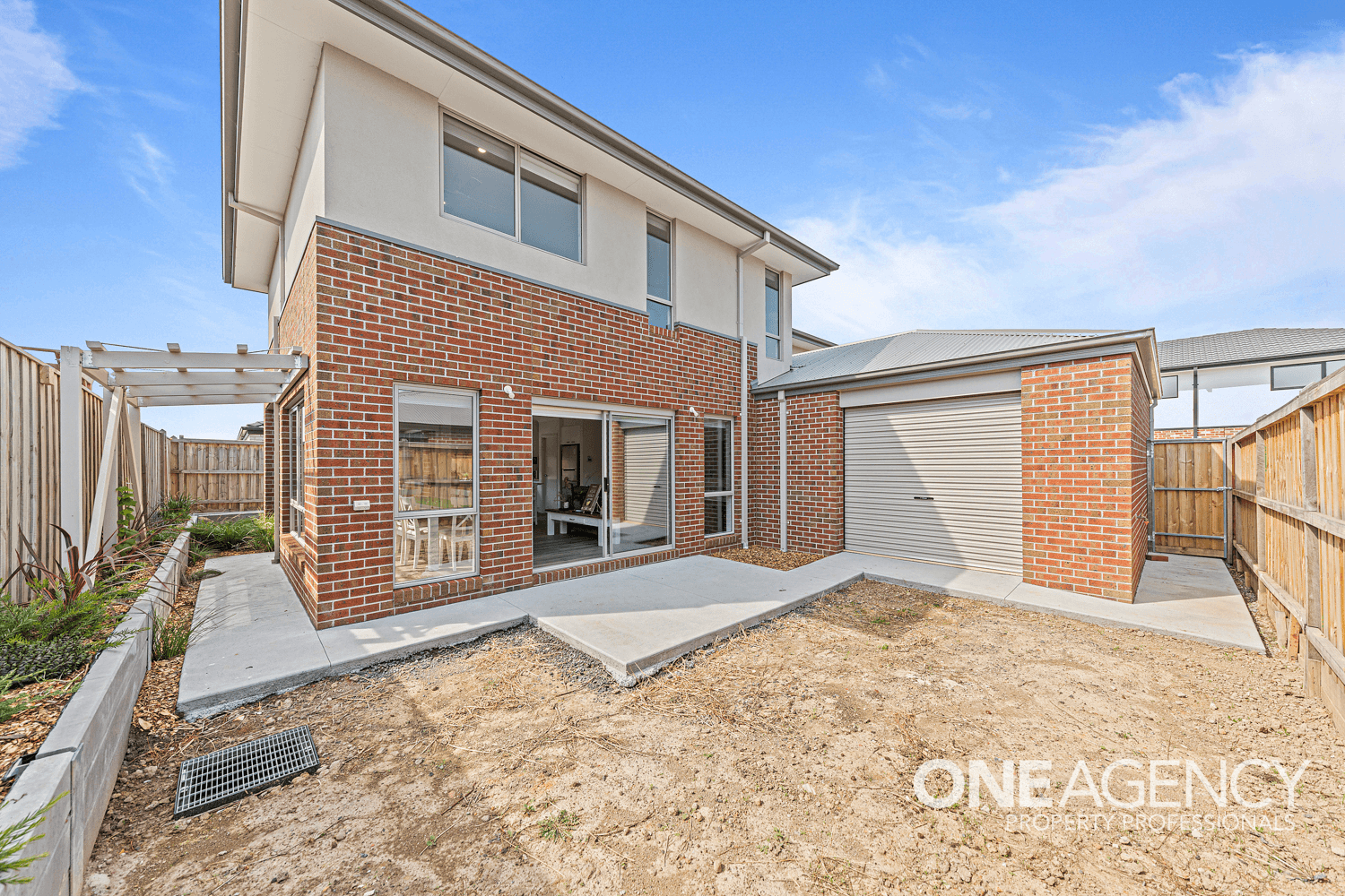 8 Oakwood Close, OFFICER, VIC 3809