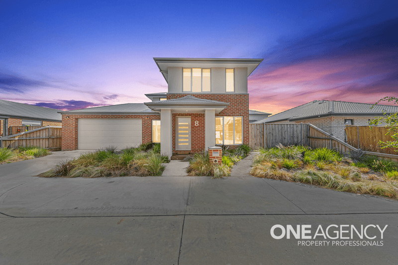 8 Oakwood Close, OFFICER, VIC 3809