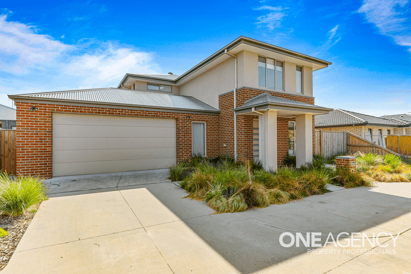 8 Oakwood Close, OFFICER, VIC 3809