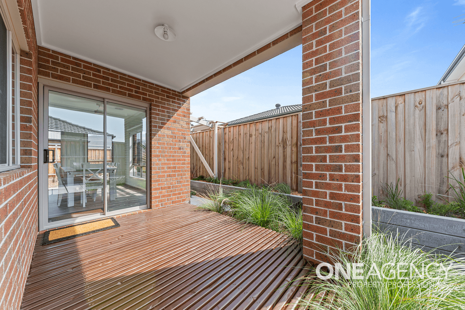 8 Oakwood Close, OFFICER, VIC 3809