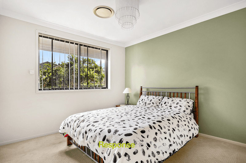 24 Honeyeater Crescent, Beaumont Hills, NSW 2155