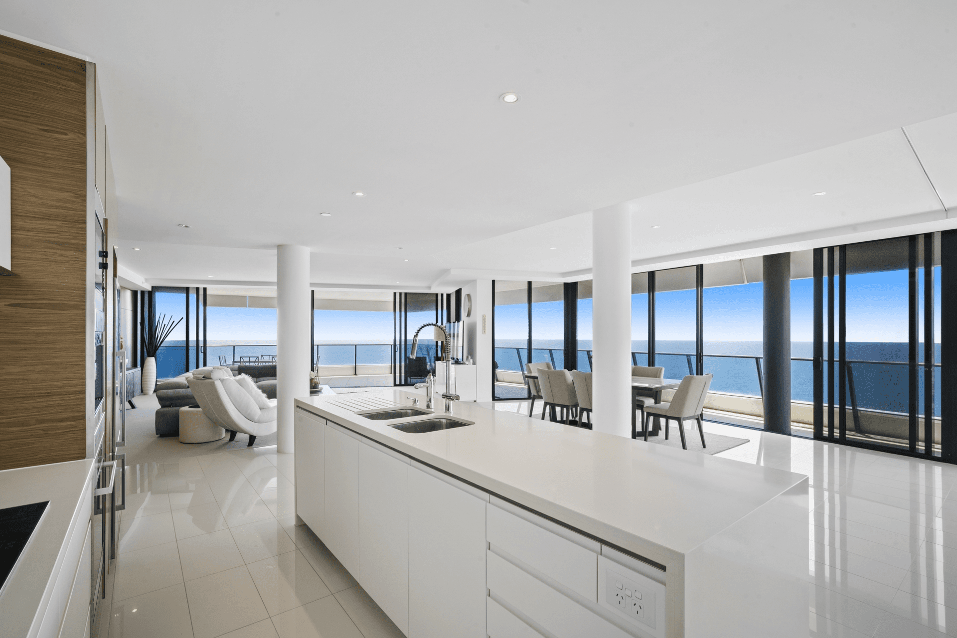 Level 44/4403/1 Oracle Boulevard, Broadbeach, QLD 4218