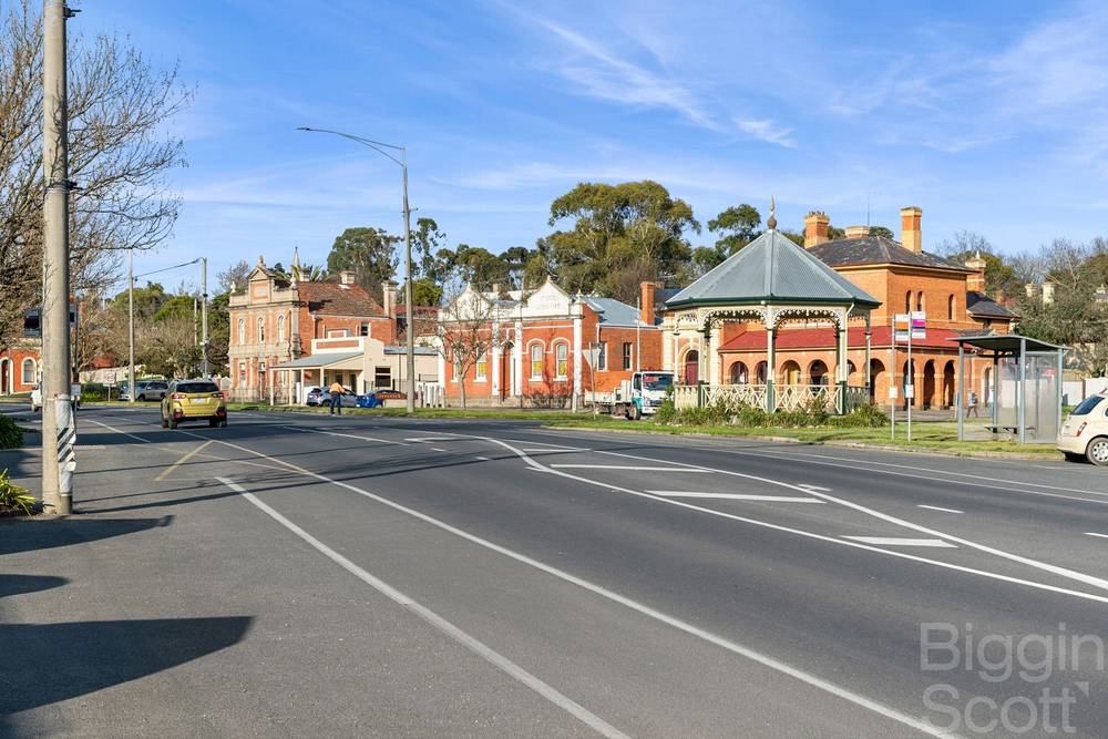3 Oaktree Lane, CRESWICK, VIC 3363