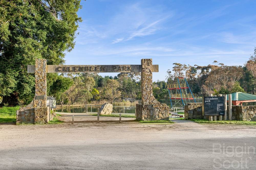 3 Oaktree Lane, CRESWICK, VIC 3363