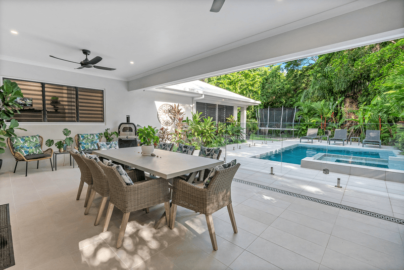 4 Latania Close, PALM COVE, QLD 4879