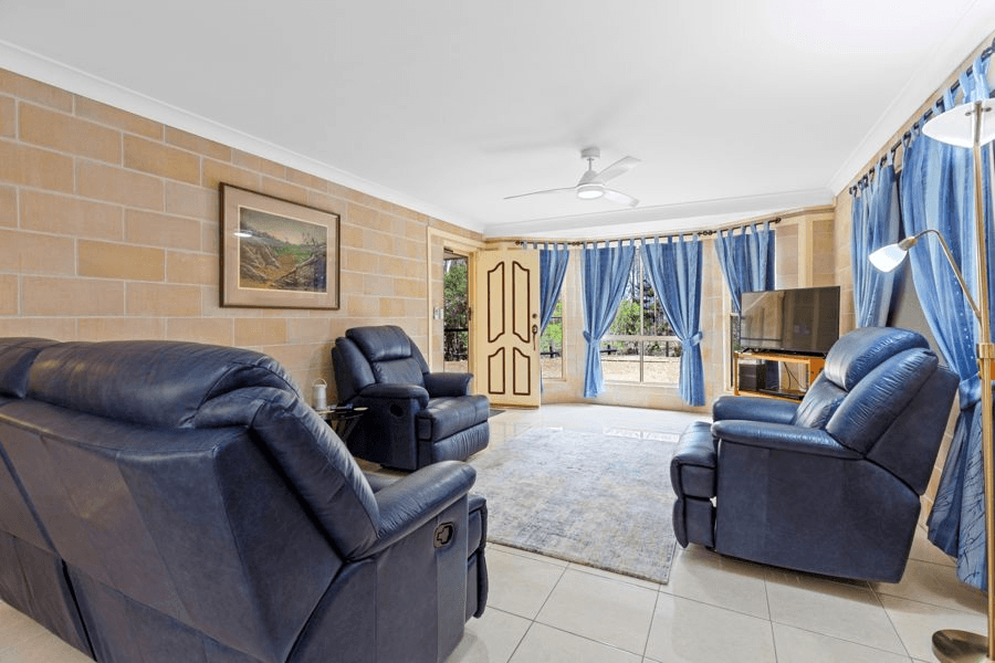 2 Abbott Road, GLENWOOD, QLD 4570