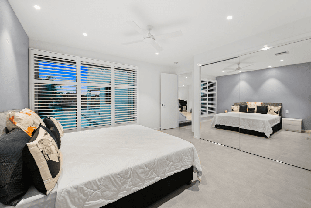 58 Royal Albert Crescent, SOVEREIGN ISLANDS, QLD 4216