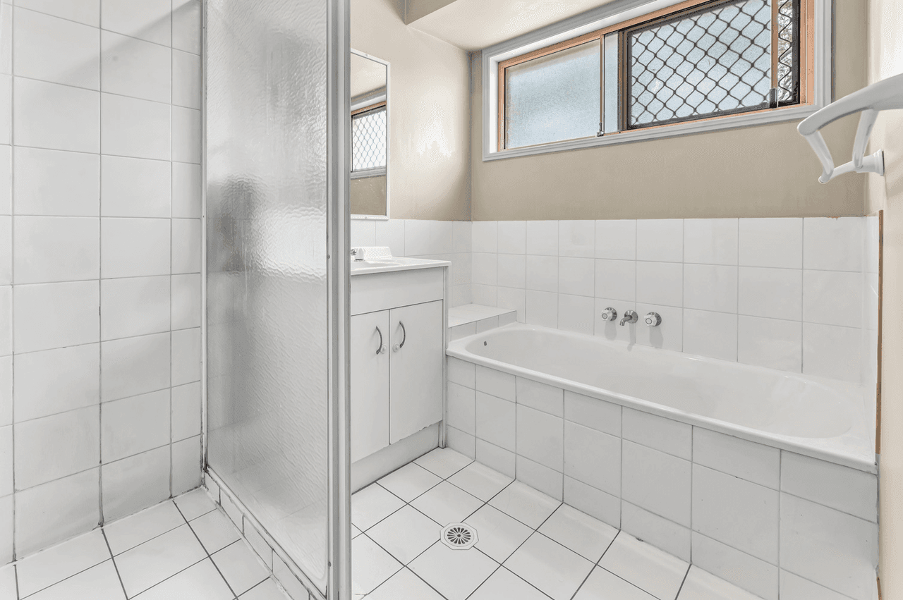 4  Birch Court, OXENFORD, QLD 4210