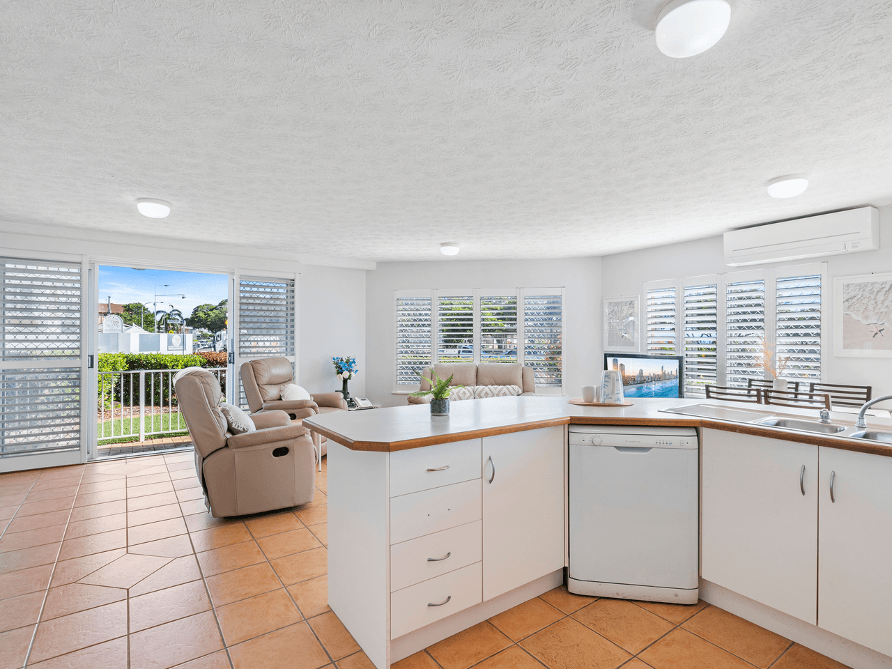 1/155 Wynnum Esplanade, WYNNUM, QLD 4178