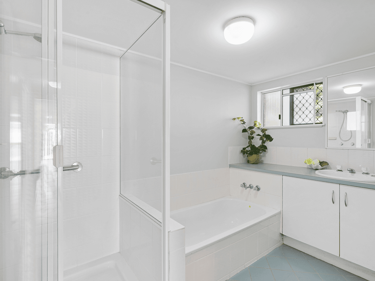 1/155 Wynnum Esplanade, WYNNUM, QLD 4178