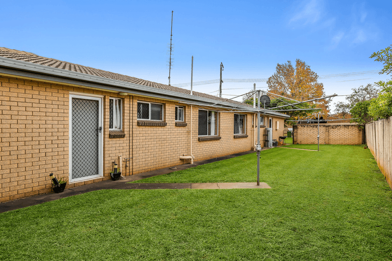 16 Marigold Street, CENTENARY HEIGHTS, QLD 4350